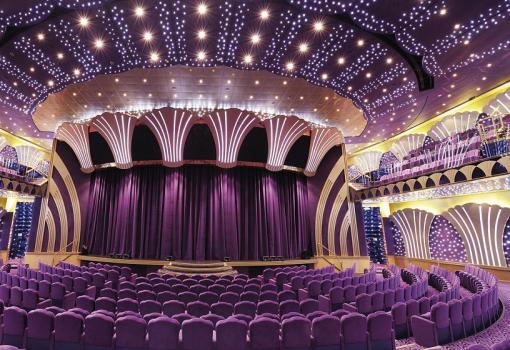 Dispone de un espectacular Teatro